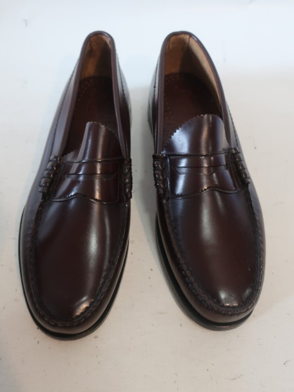NWOB Mens G. H. Bass & Co Burgundy Brown Leather Classic Penny Loafers 9.5